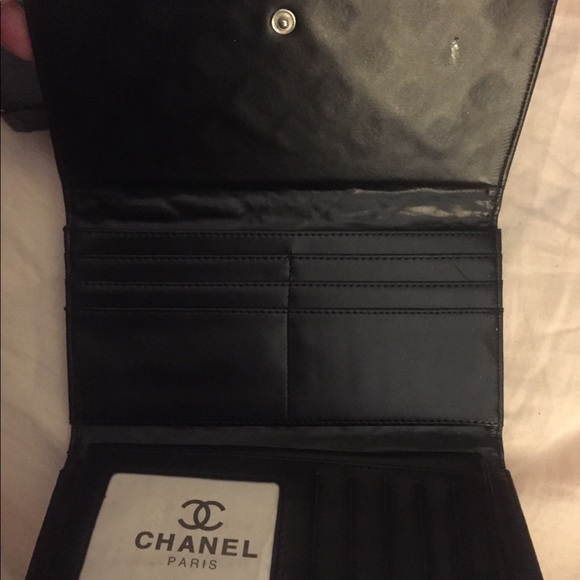 ICONIC VINTAGE CHANEL WALLET - Picture 3 of 4